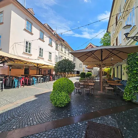 Sviti Touras By Town Hall