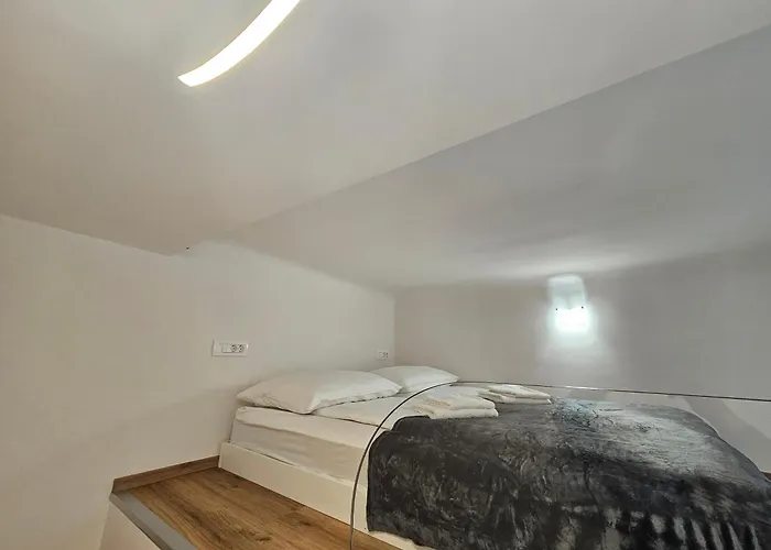 Apartment Sviti Touras By Town Hall