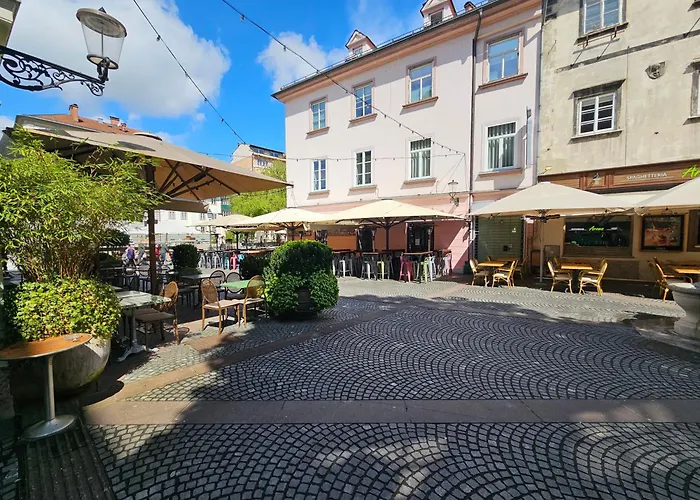 Sviti Touras By Town Hall Apartment *